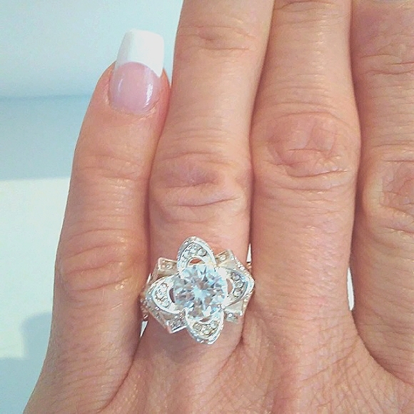 White Blossom Clover Ring 925 Silver Simulated Diamonds